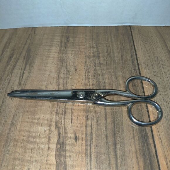 Vintage Radiant Golden Age Rustless Scissors - by Richards of Sheffield England. - Picture 1 of 8